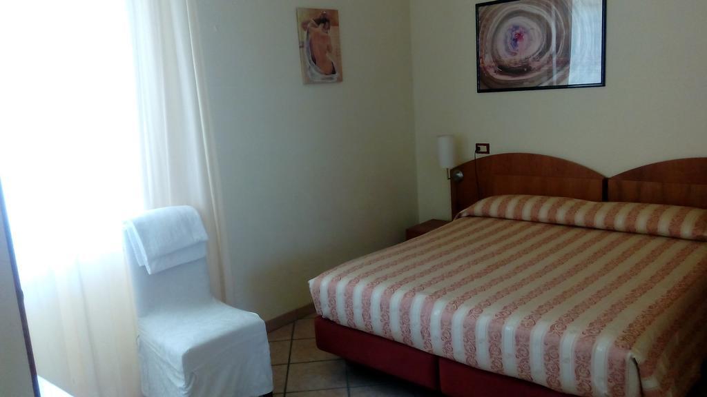 Hotel Astoria Lido Sirmione Bilik gambar